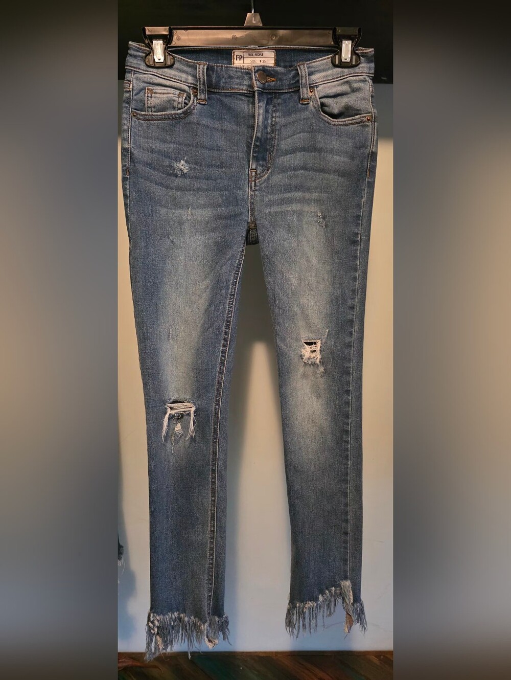 Free People Distressed JEANS sz 25